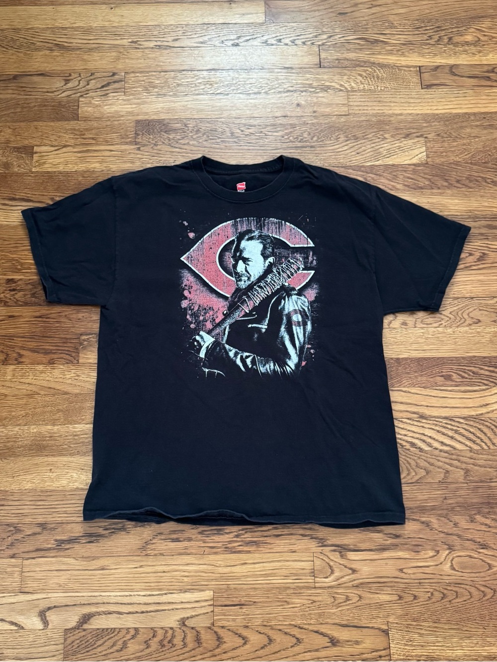 Hanes Cincinnati Reds Walking Dead Graphic Tee, size XL